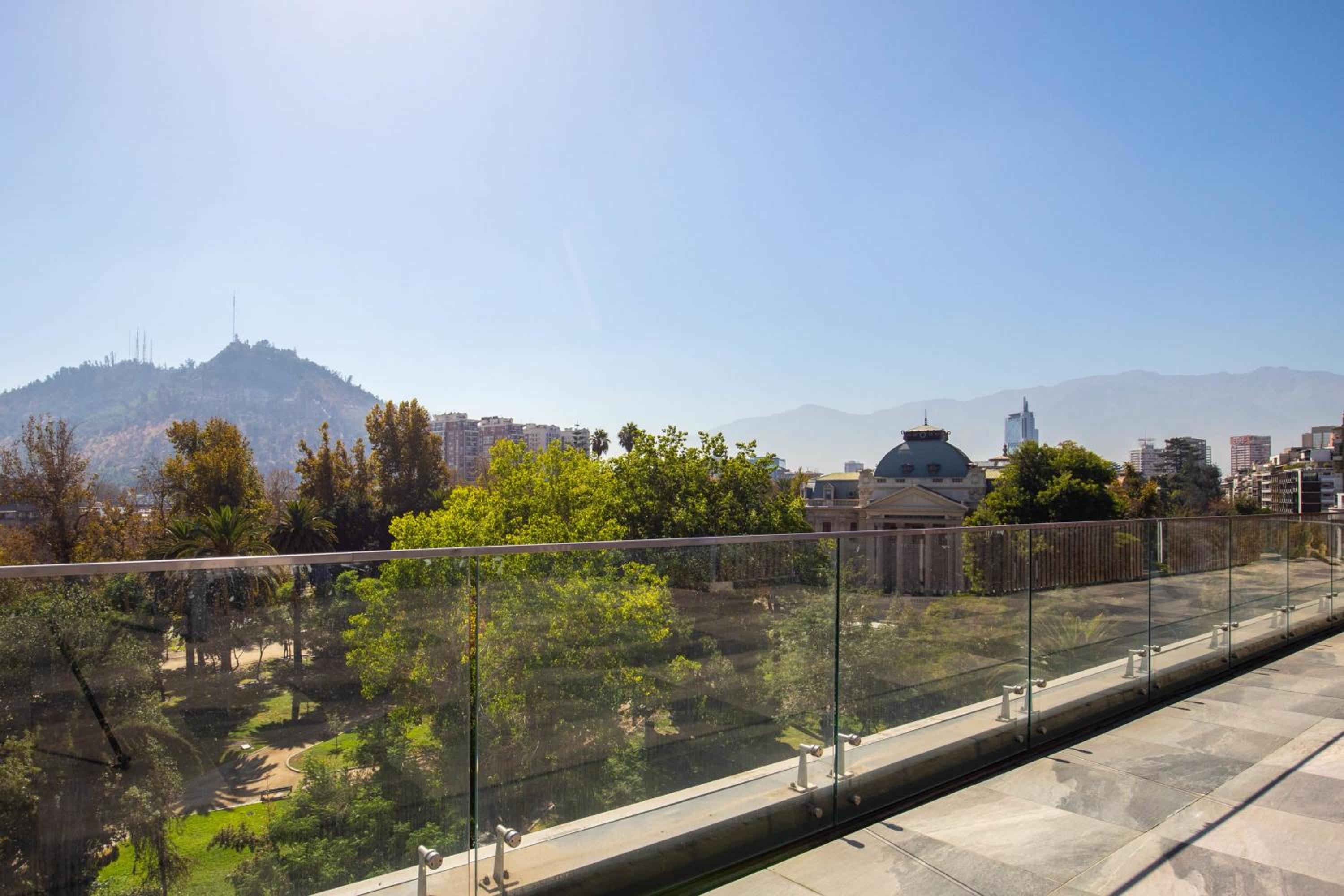 HOM I Amplio y Lujoso Depto 4PAX 2D2B En Santiago