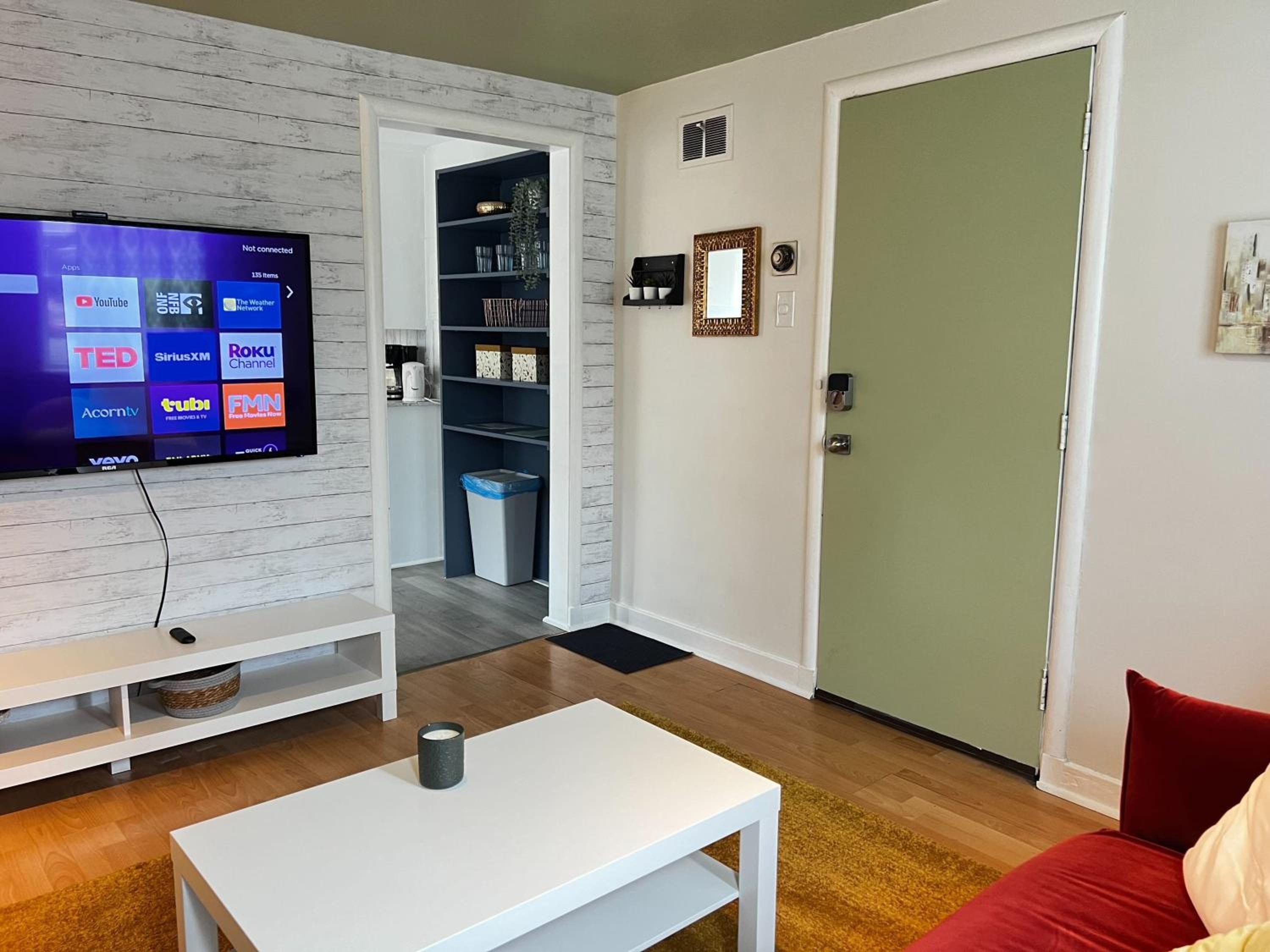 Stylish 1-BDRM Prime Location, Unit 2