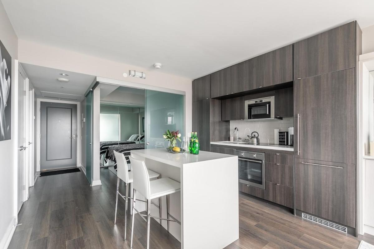 Yorkville 2-Bedroom Includes Parking