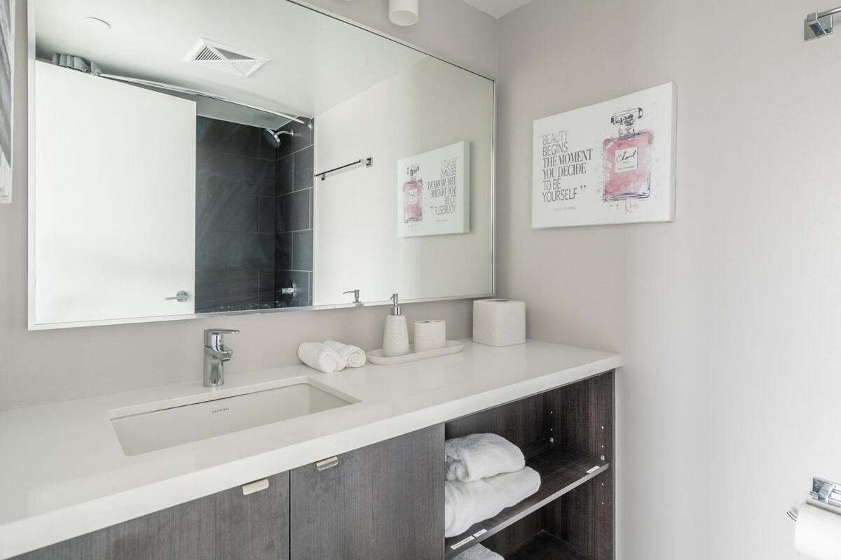 Yorkville 2-Bedroom Includes Parking