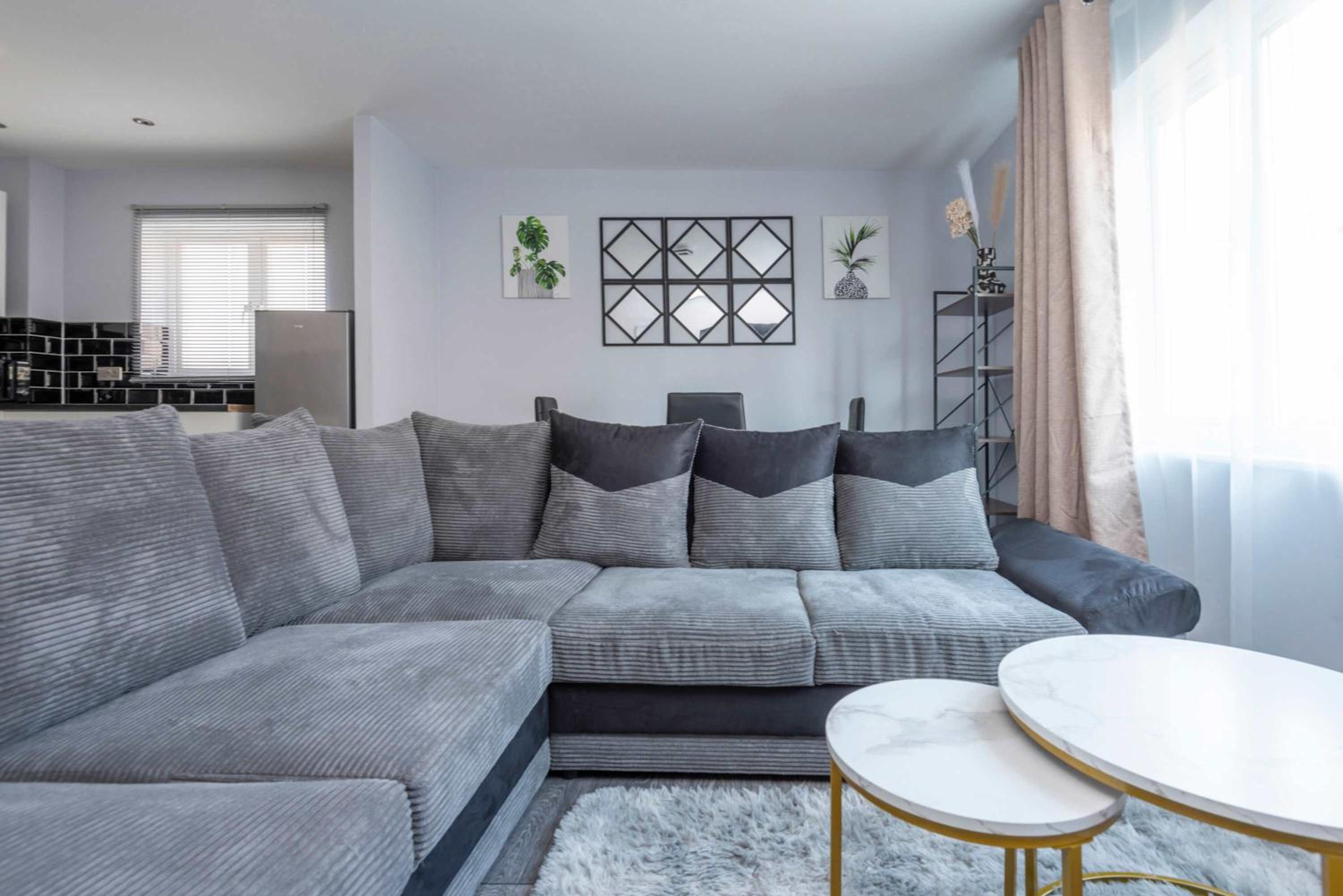 Stylish Elegant New Flat 5 Min from Crossrail