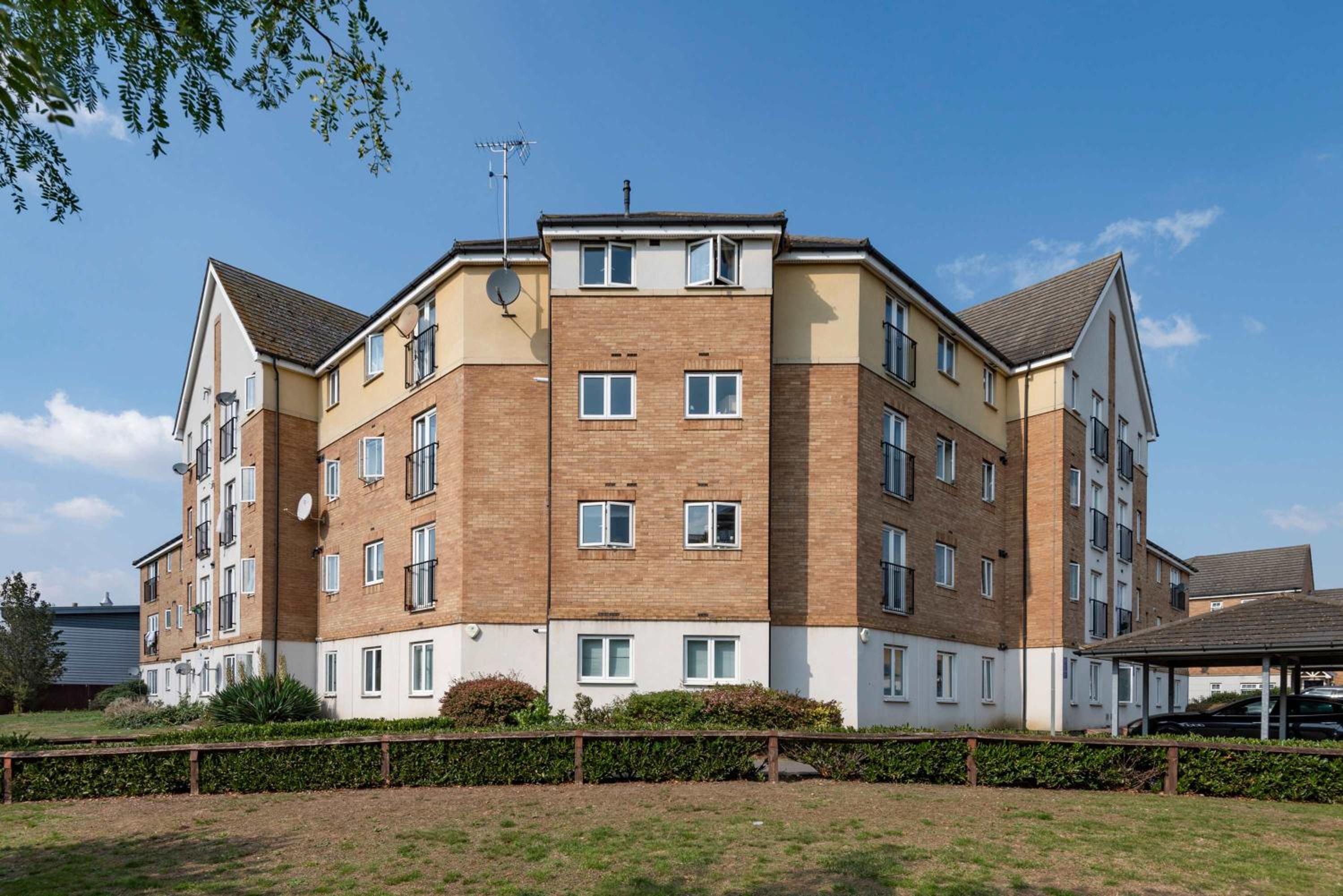 Stylish Elegant New Flat 5 Min from Crossrail