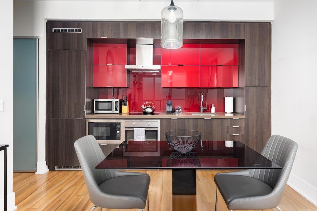 Suite by CN Tower Scotia Arena & Parking