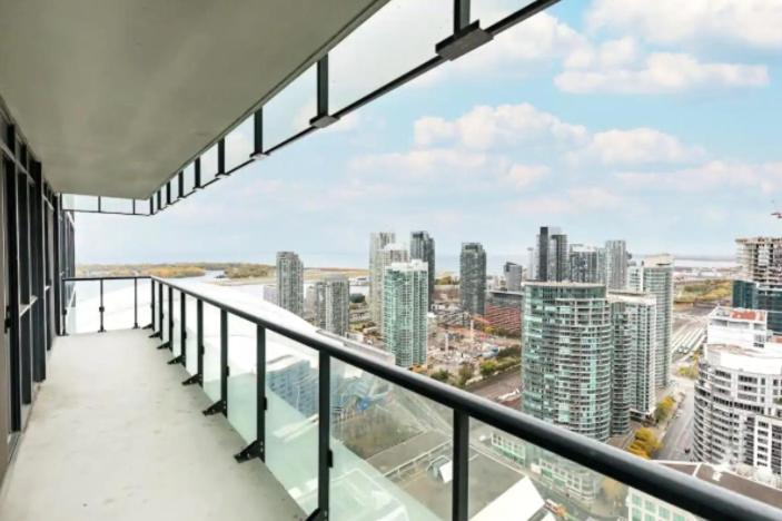 Suite by CN Tower Scotia Arena & Parking