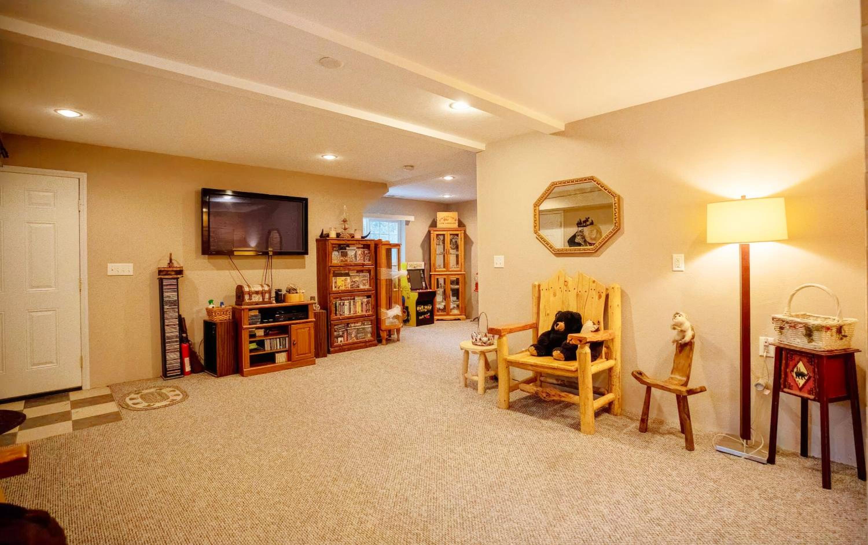 Large 3BR Retreat w Deck Views & Outdoor Adventure Access view 3