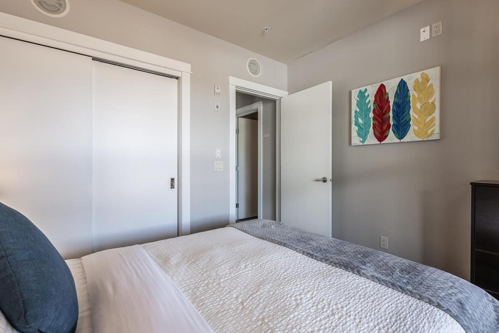 1 Bd corner unit stunning views wrap around deck
