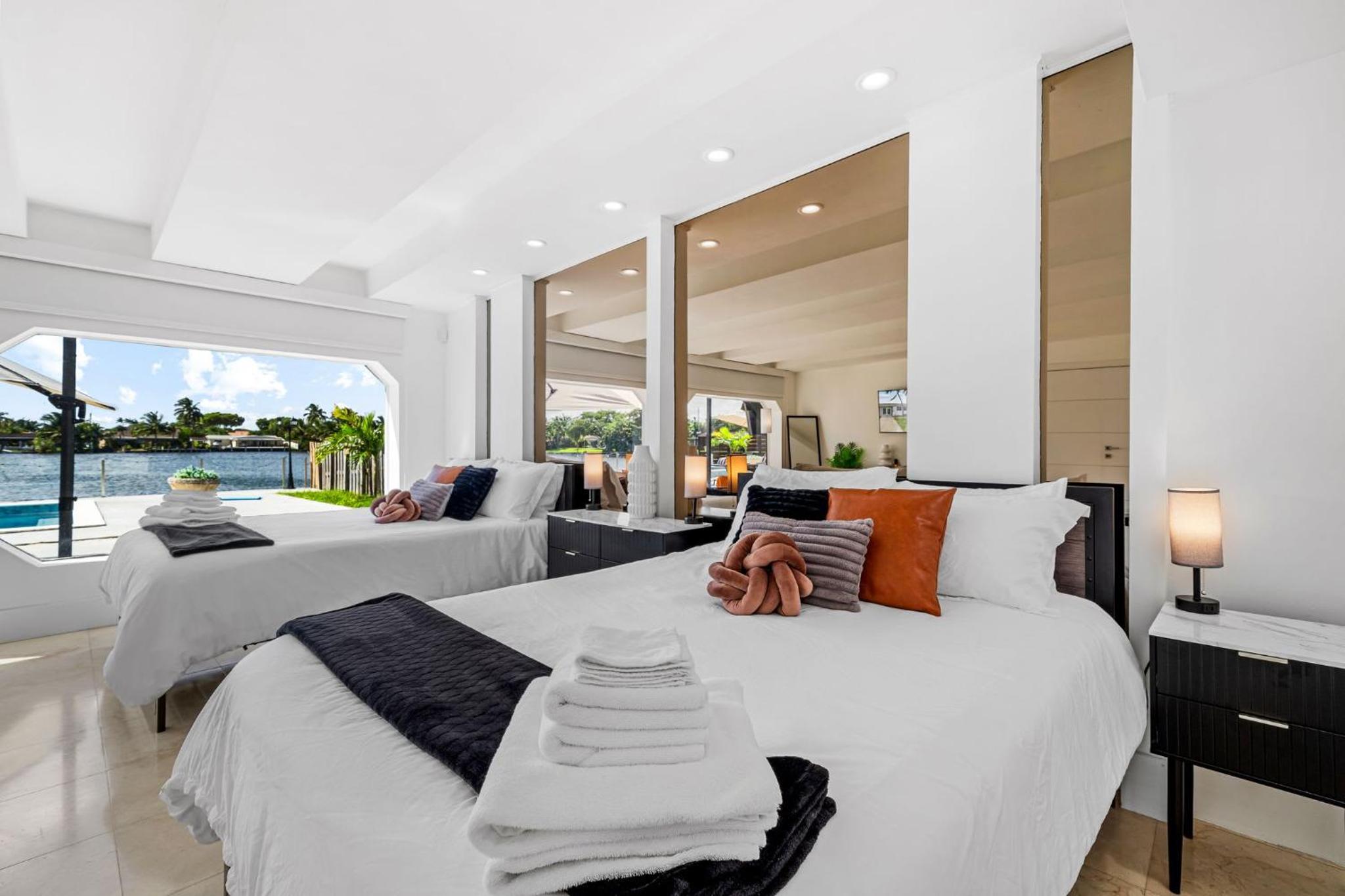 Miami Lakefront Paradise Heated Pool 5 Beds