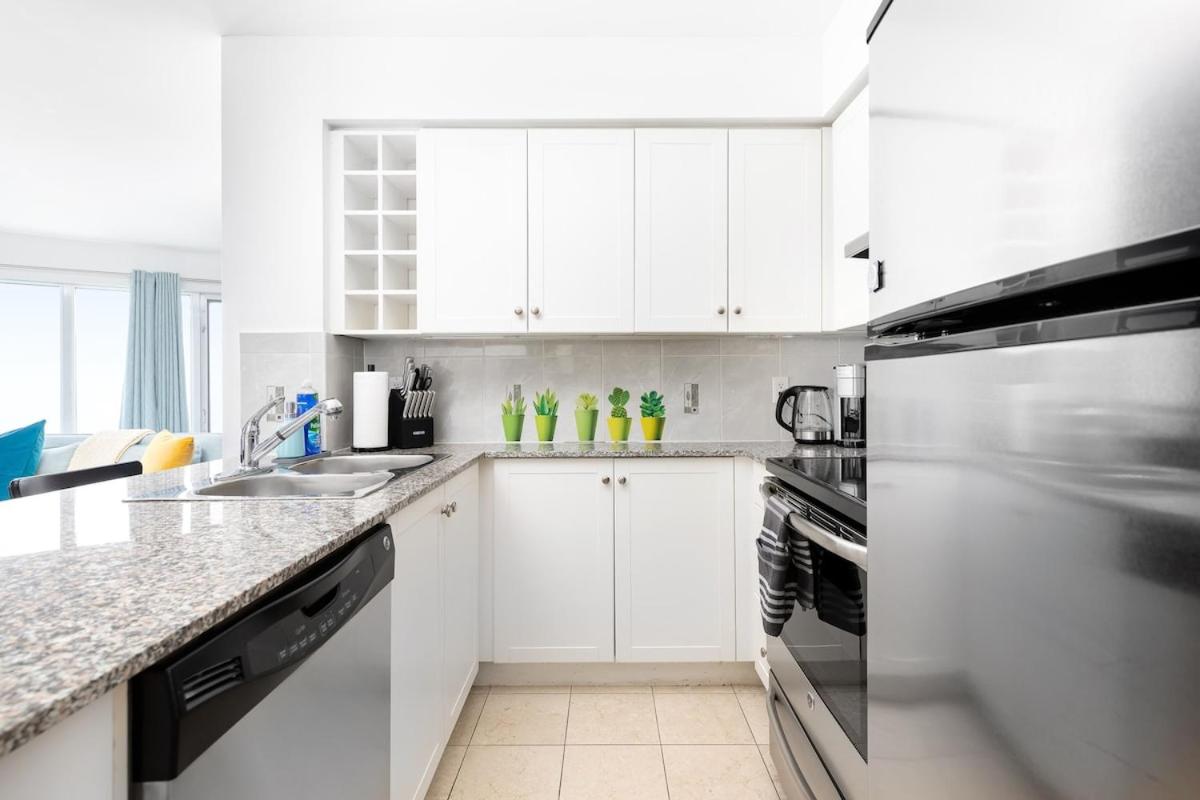 Beautiful Condo Yonge Dundas Sq Free Parking