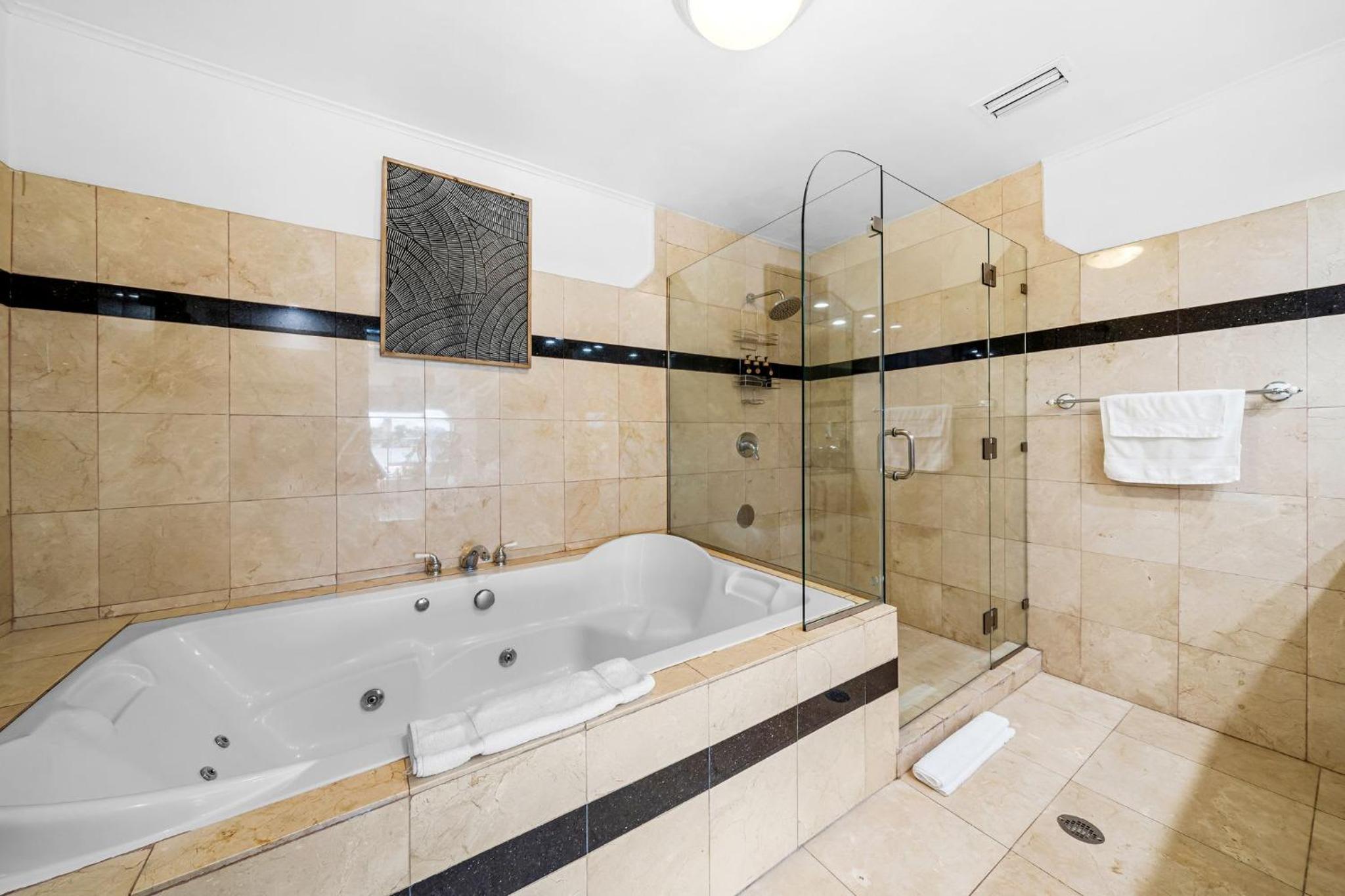 Miami Lakefront Paradise Heated Pool 5 Beds