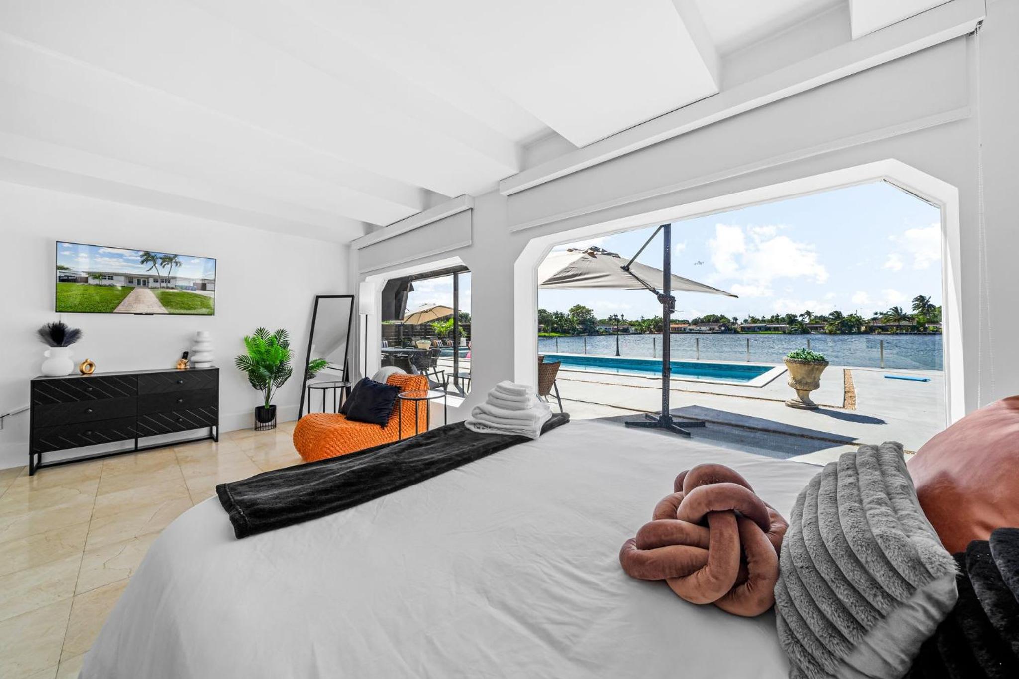 Miami Lakefront Paradise Heated Pool 5 Beds