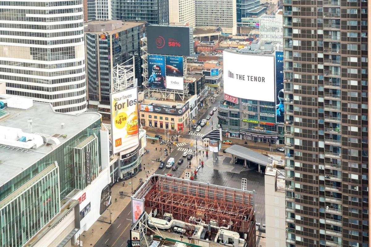 Beautiful Condo Yonge Dundas Sq Free Parking