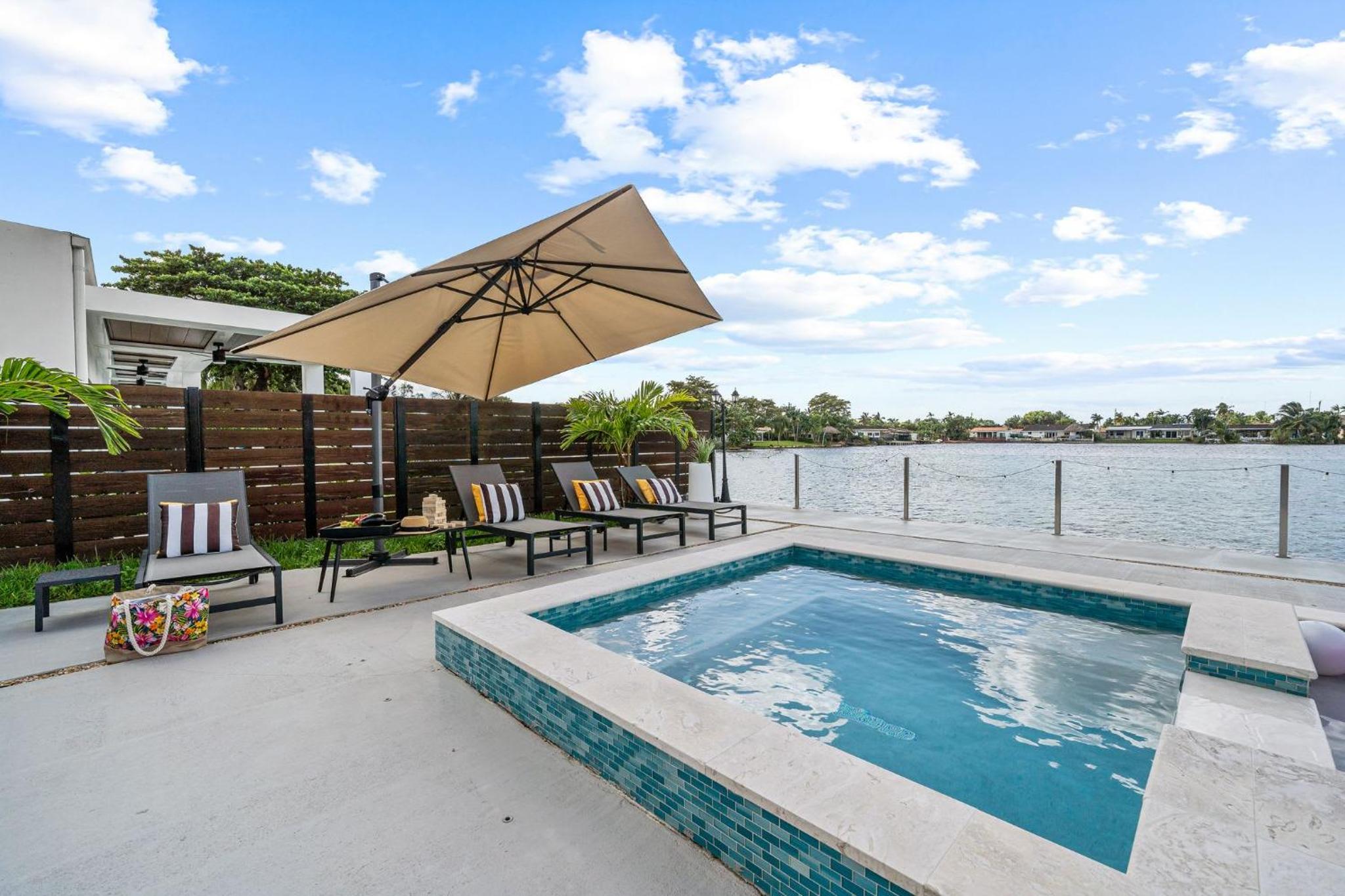 Miami Lakefront Paradise Heated Pool 5 Beds