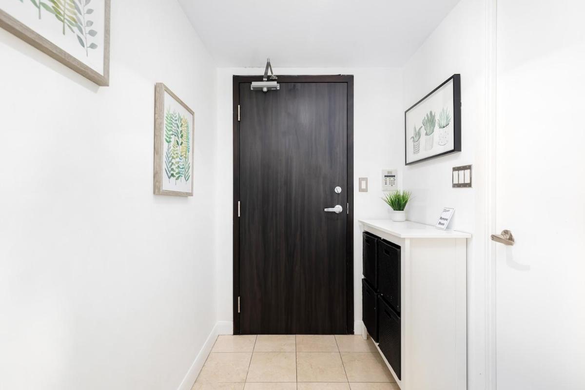 Beautiful Condo Yonge Dundas Sq Free Parking