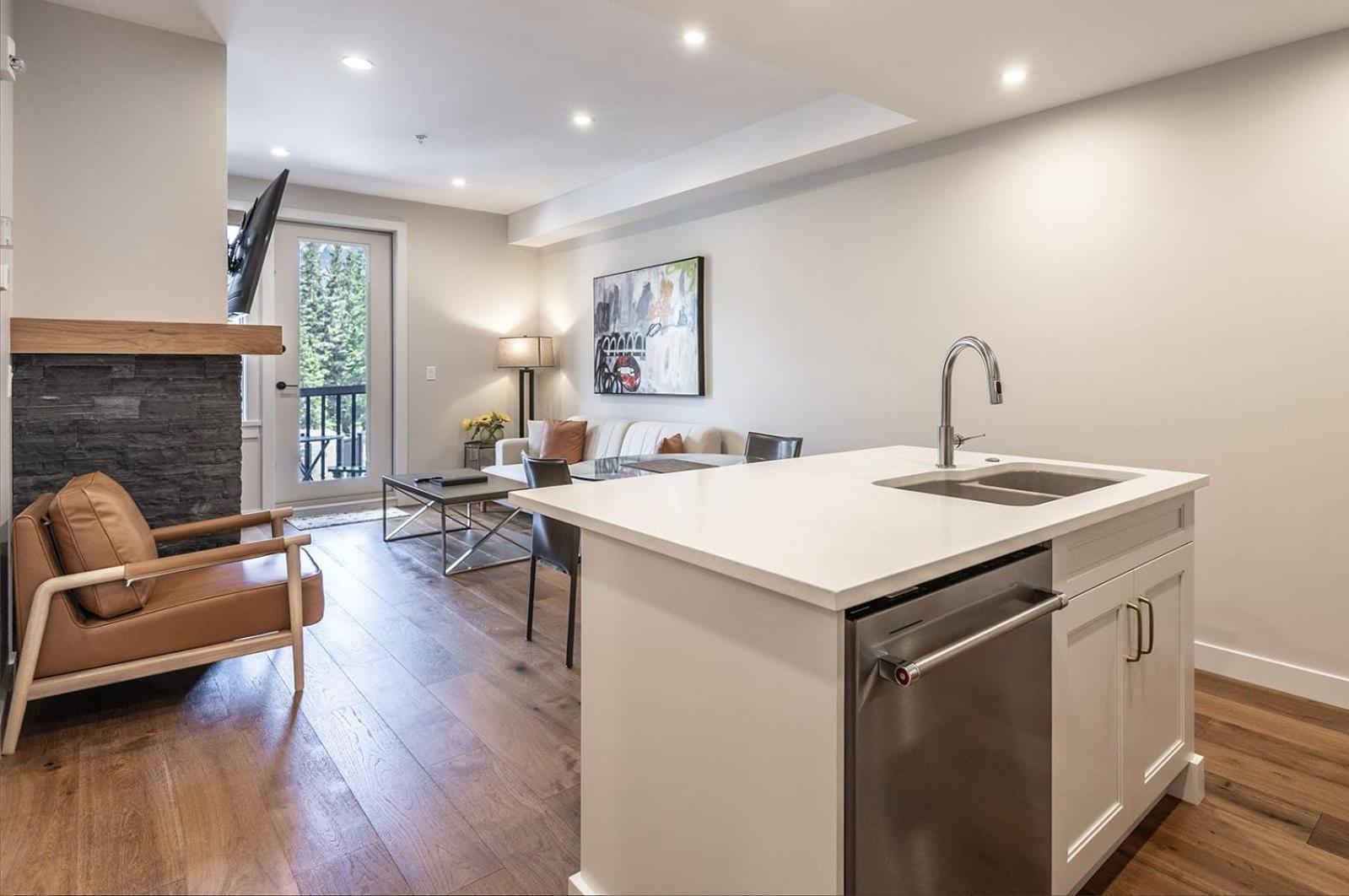 New 1Bd Luxe King Suite with Superb Mtn View