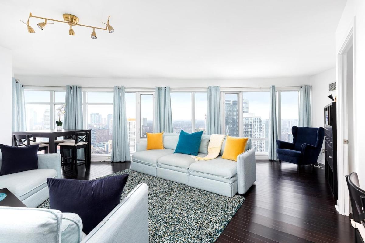 Beautiful Condo Yonge Dundas Sq Free Parking