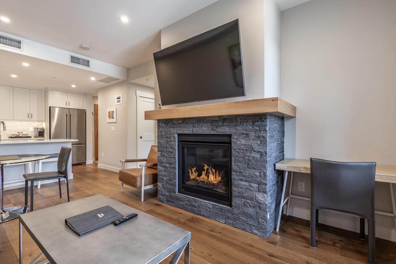 New 1Bd Luxe King Suite with Superb Mtn View