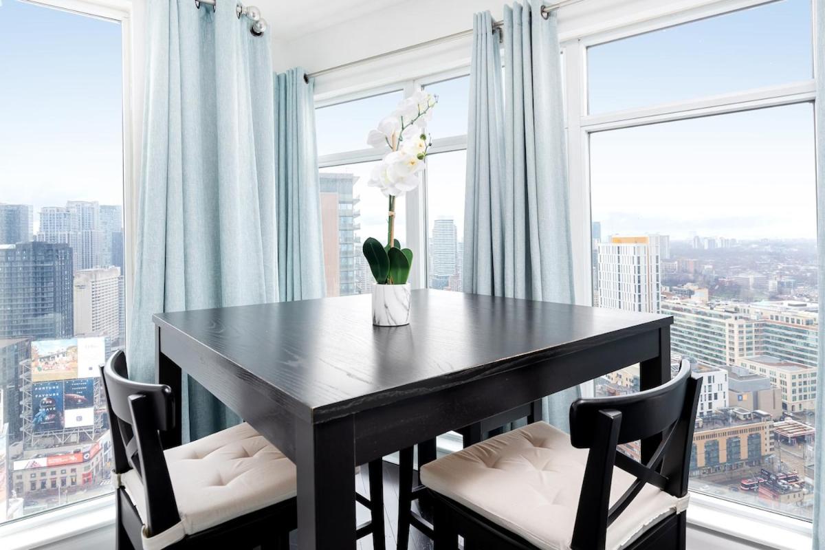 Beautiful Condo Yonge Dundas Sq Free Parking