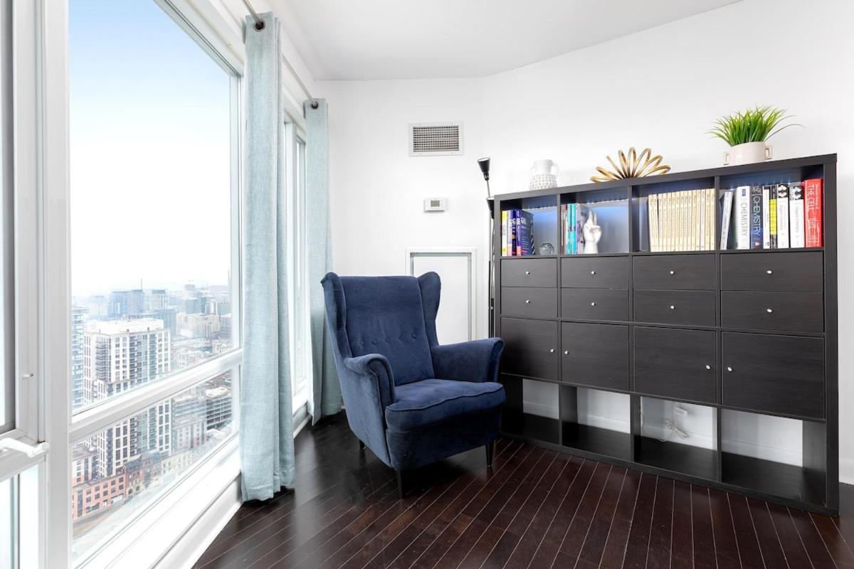 Beautiful Condo Yonge Dundas Sq Free Parking