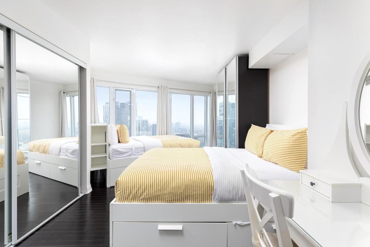 Beautiful Condo Yonge Dundas Sq Free Parking