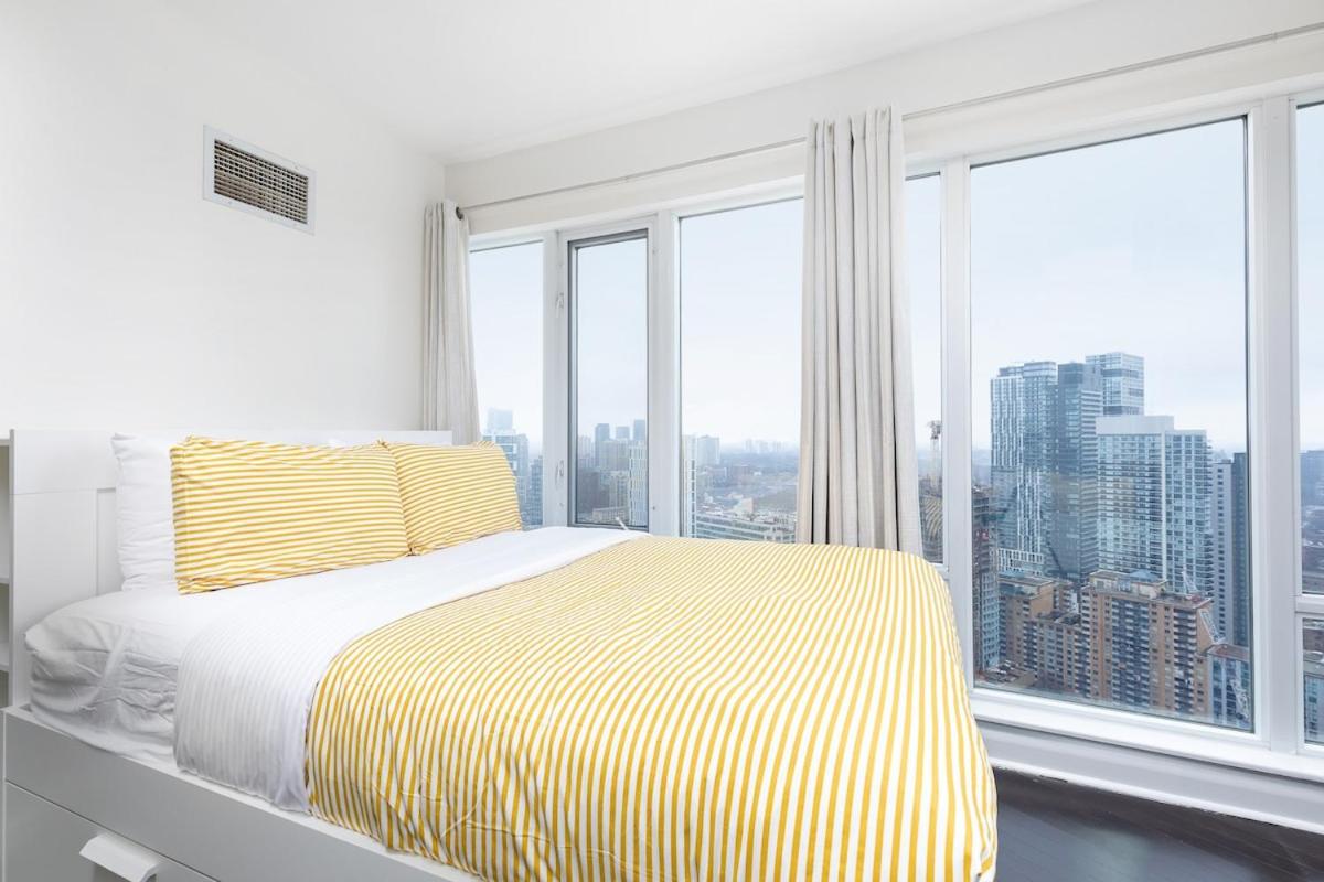 Beautiful Condo Yonge Dundas Sq Free Parking
