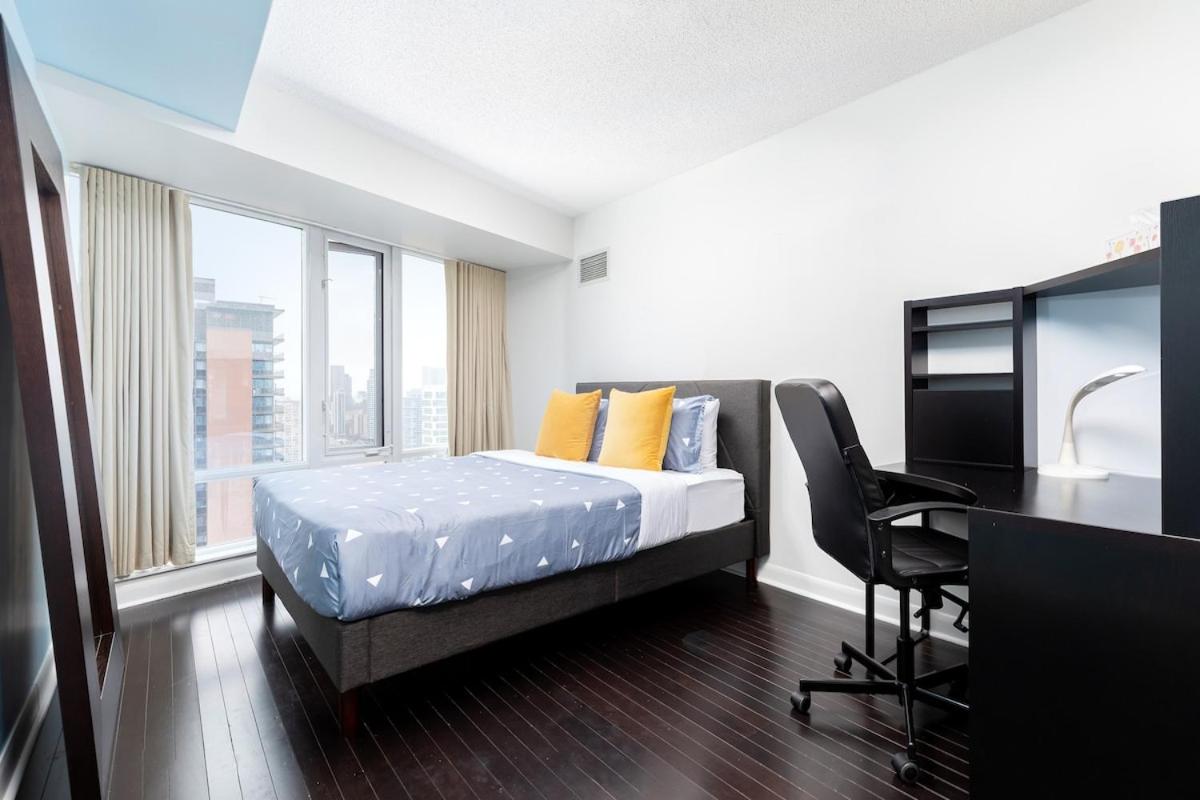 Beautiful Condo Yonge Dundas Sq Free Parking