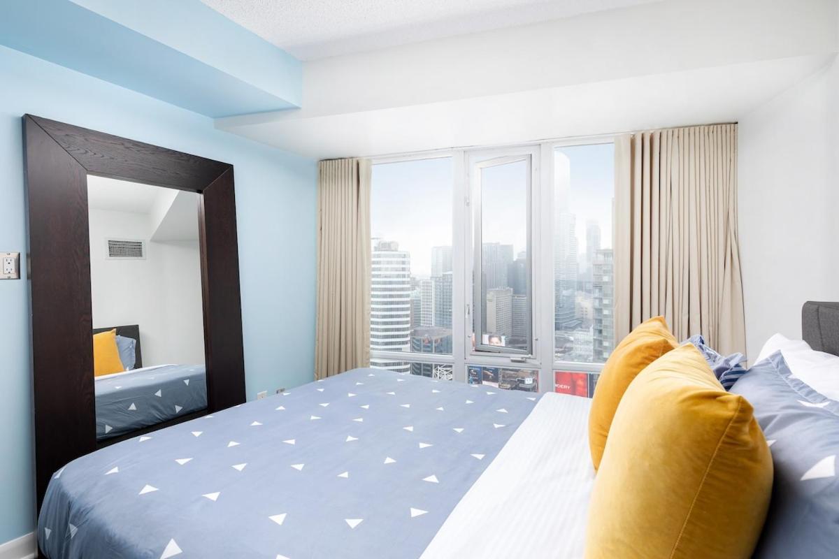 Beautiful Condo Yonge Dundas Sq Free Parking