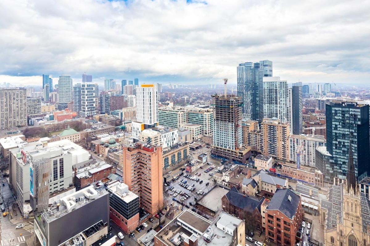 Beautiful Condo Yonge Dundas Sq Free Parking