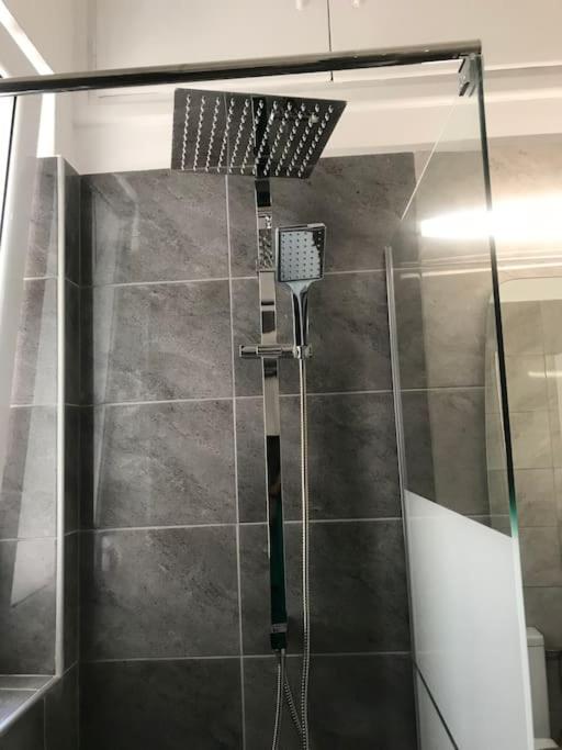 Penthouse archeol musiem, 3BDR, big balcony, wifi 200 mbps fiber