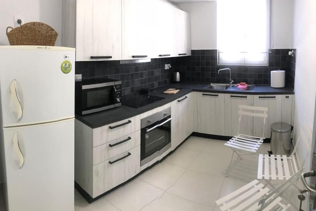 Penthouse archeol musiem, 3BDR, big balcony, wifi 200 mbps fiber