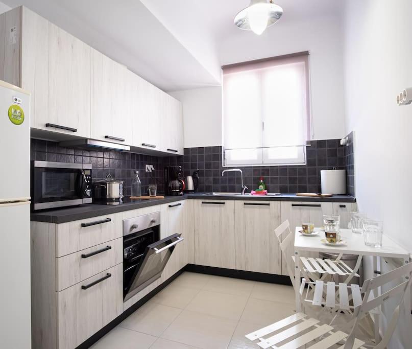 Penthouse archeol musiem, 3BDR, big balcony, wifi 200 mbps fiber