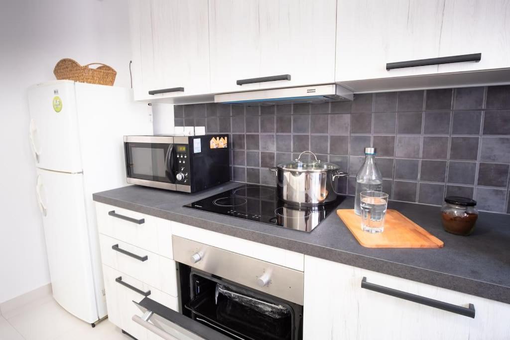 Penthouse archeol musiem, 3BDR, big balcony, wifi 200 mbps fiber