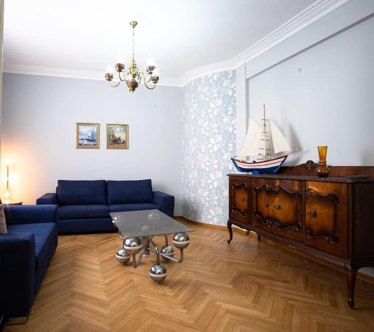 Penthouse archeol musiem, 3BDR, big balcony, wifi 200 mbps fiber