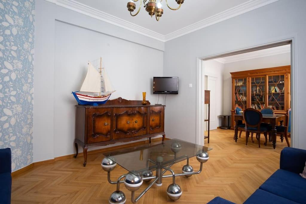 Penthouse archeol musiem, 3BDR, big balcony, wifi 200 mbps fiber