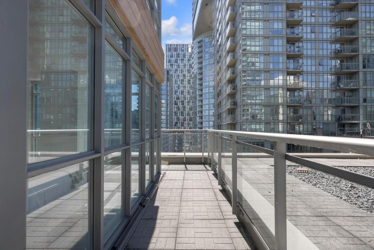 Gem Wrap-Around Balcony & Free Parking
