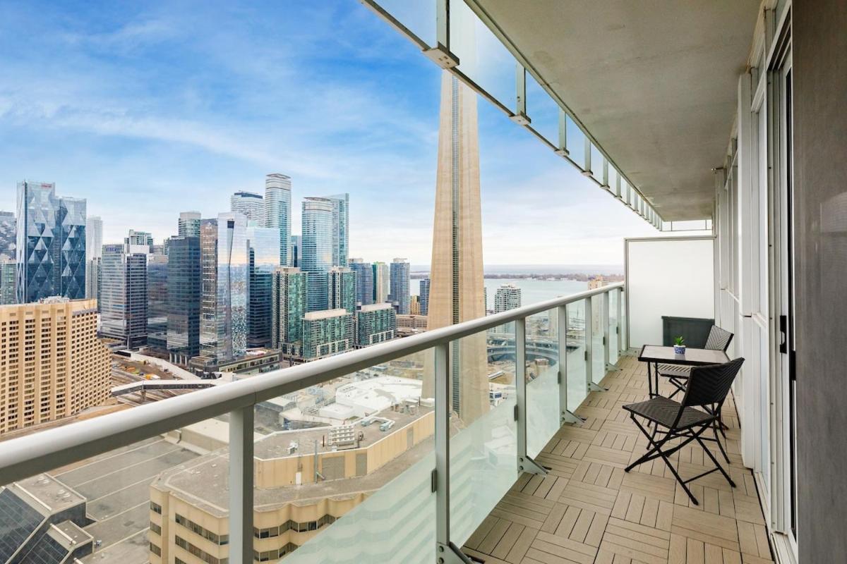 Lux Downtown Suite CN Tower Views w Parking