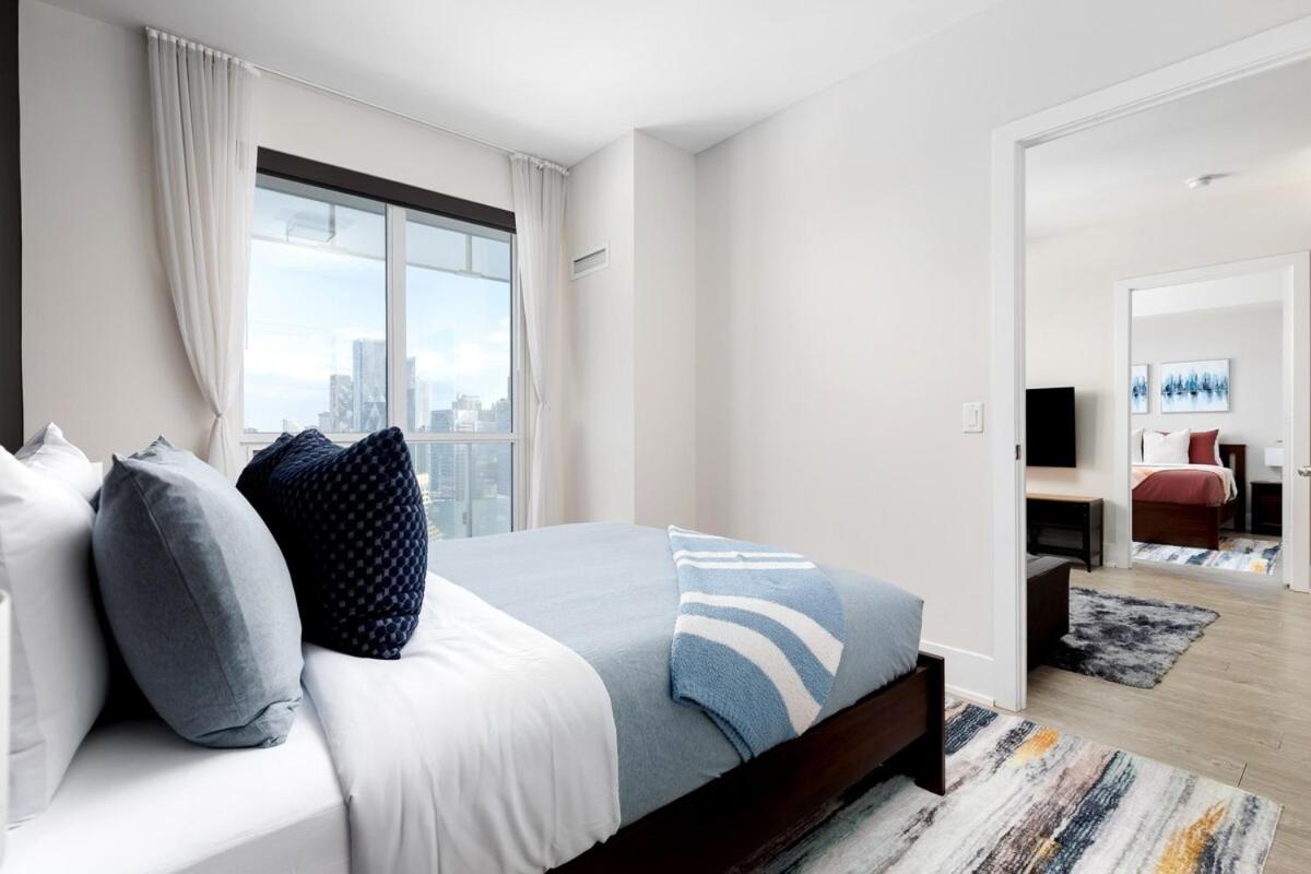 Lux Downtown Suite CN Tower Views w Parking