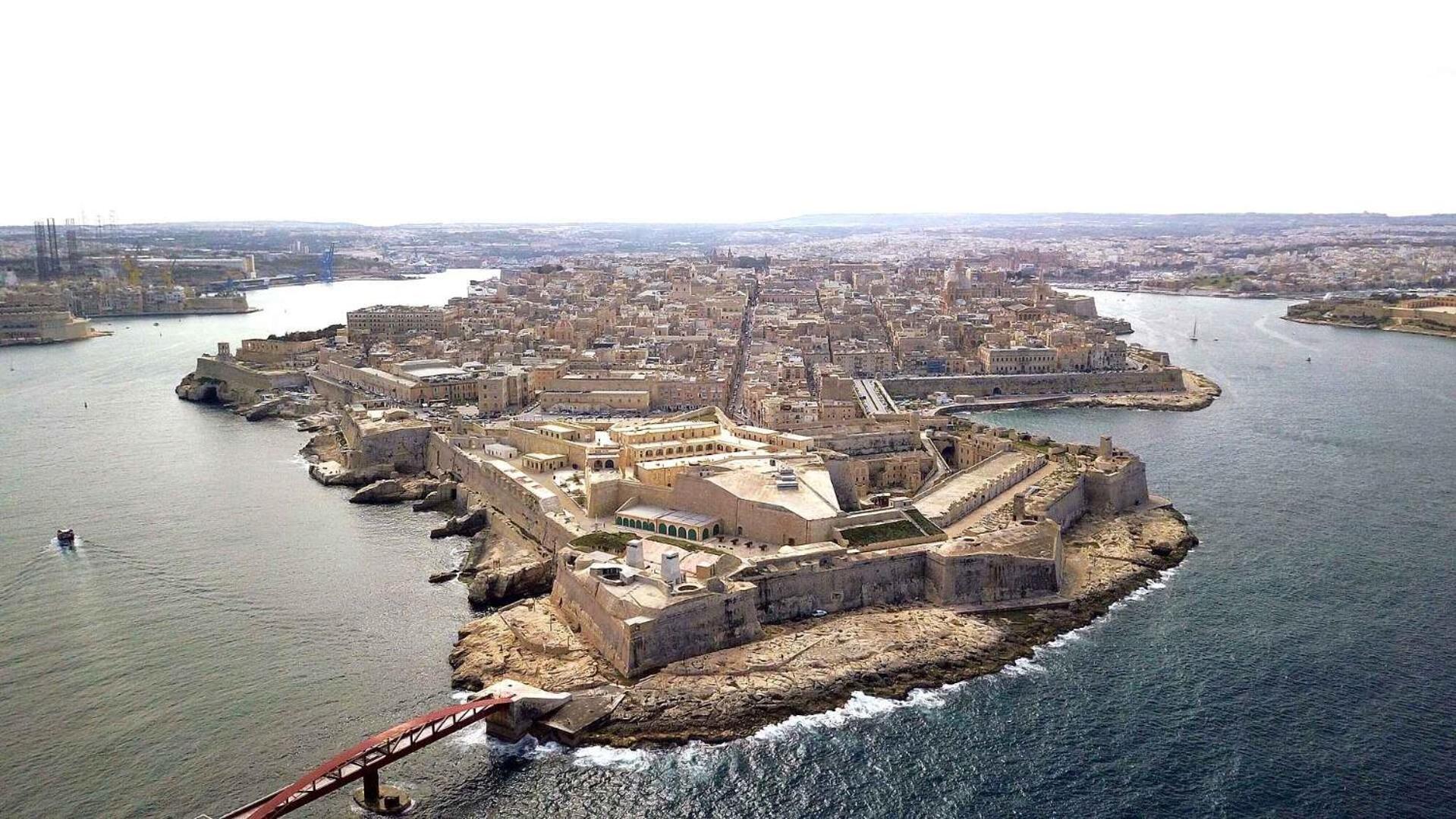 A Stylish Holiday Home in Malta's capital Valletta view 5