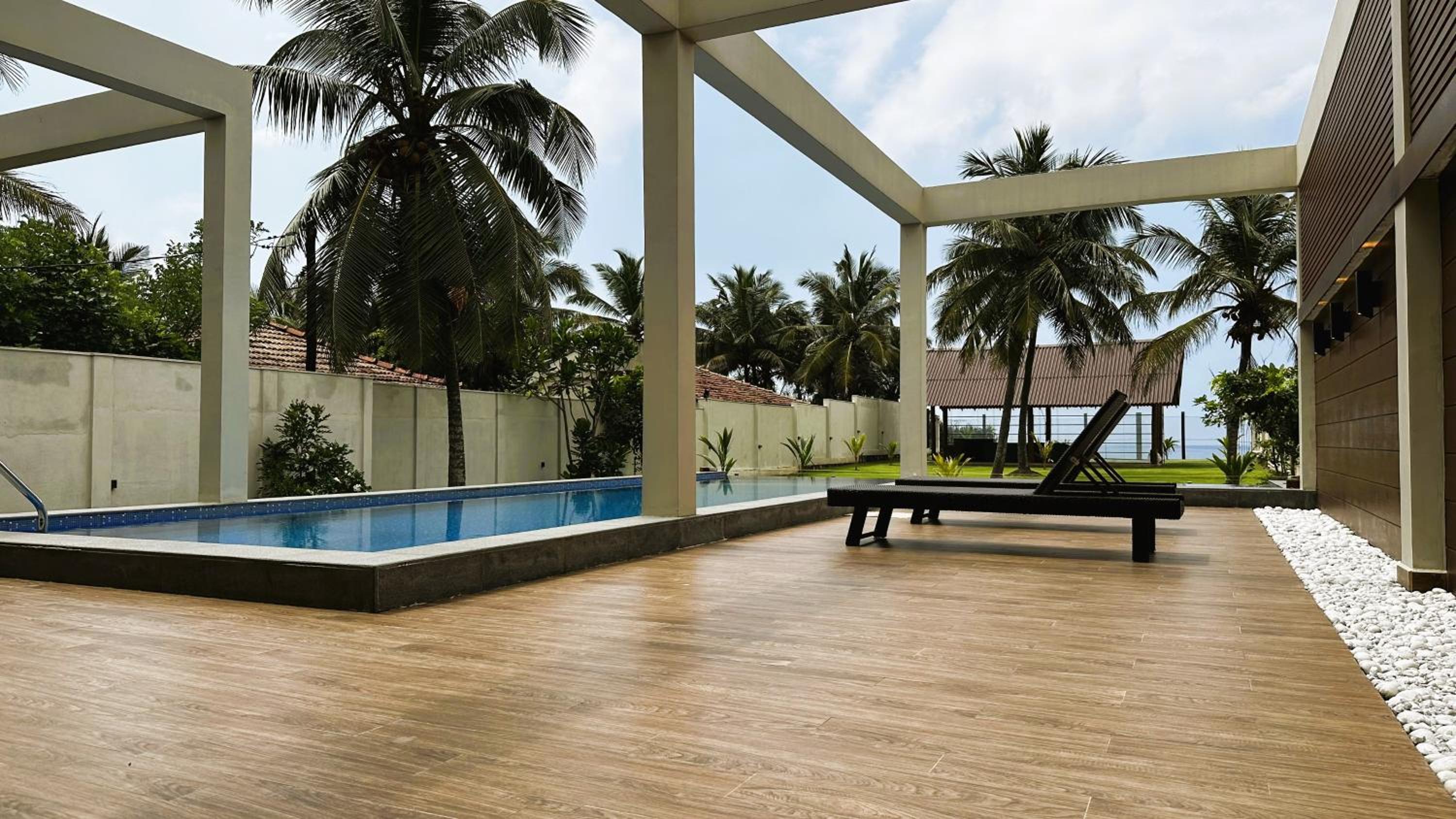 Luxury Oceanfront Room with Swimming Pool view 2