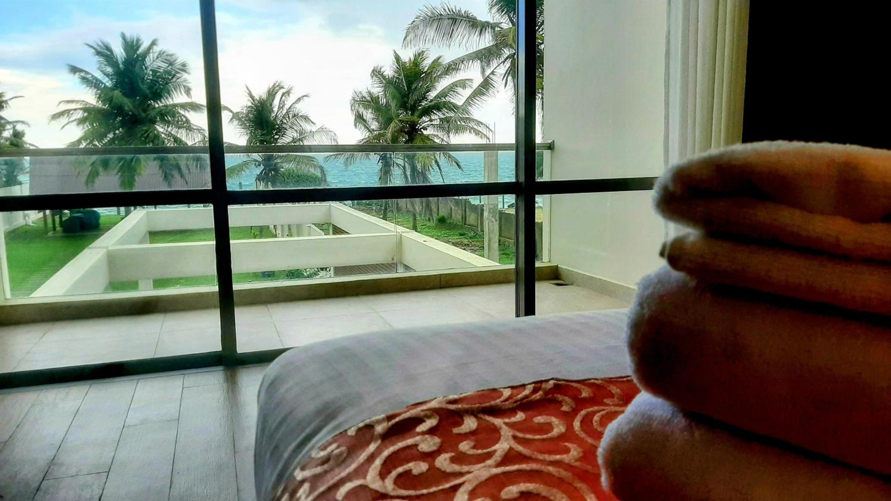 Luxury Oceanfront Room with Swimming Pool view 5