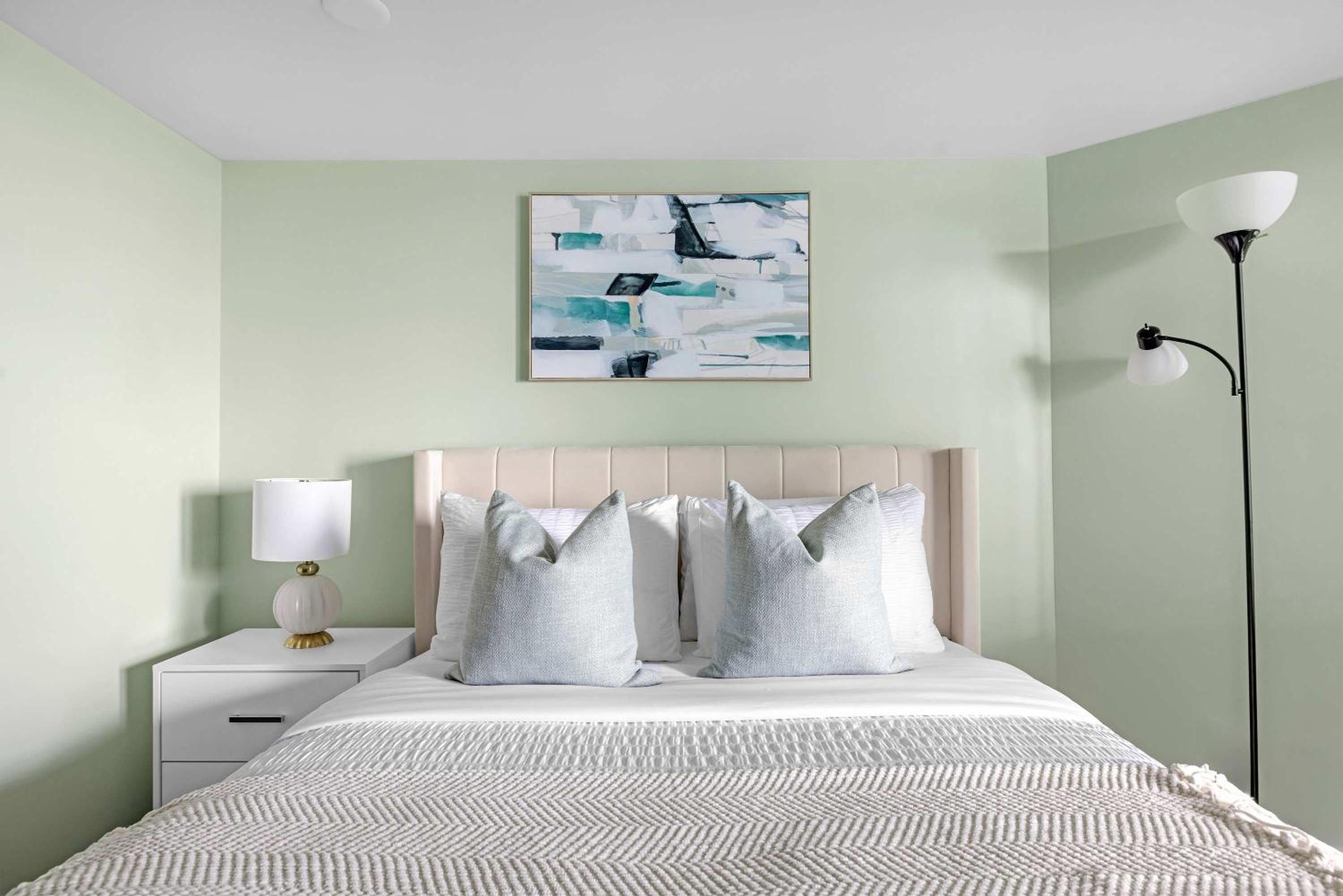 Trendy Studio by Torontos Waterfront