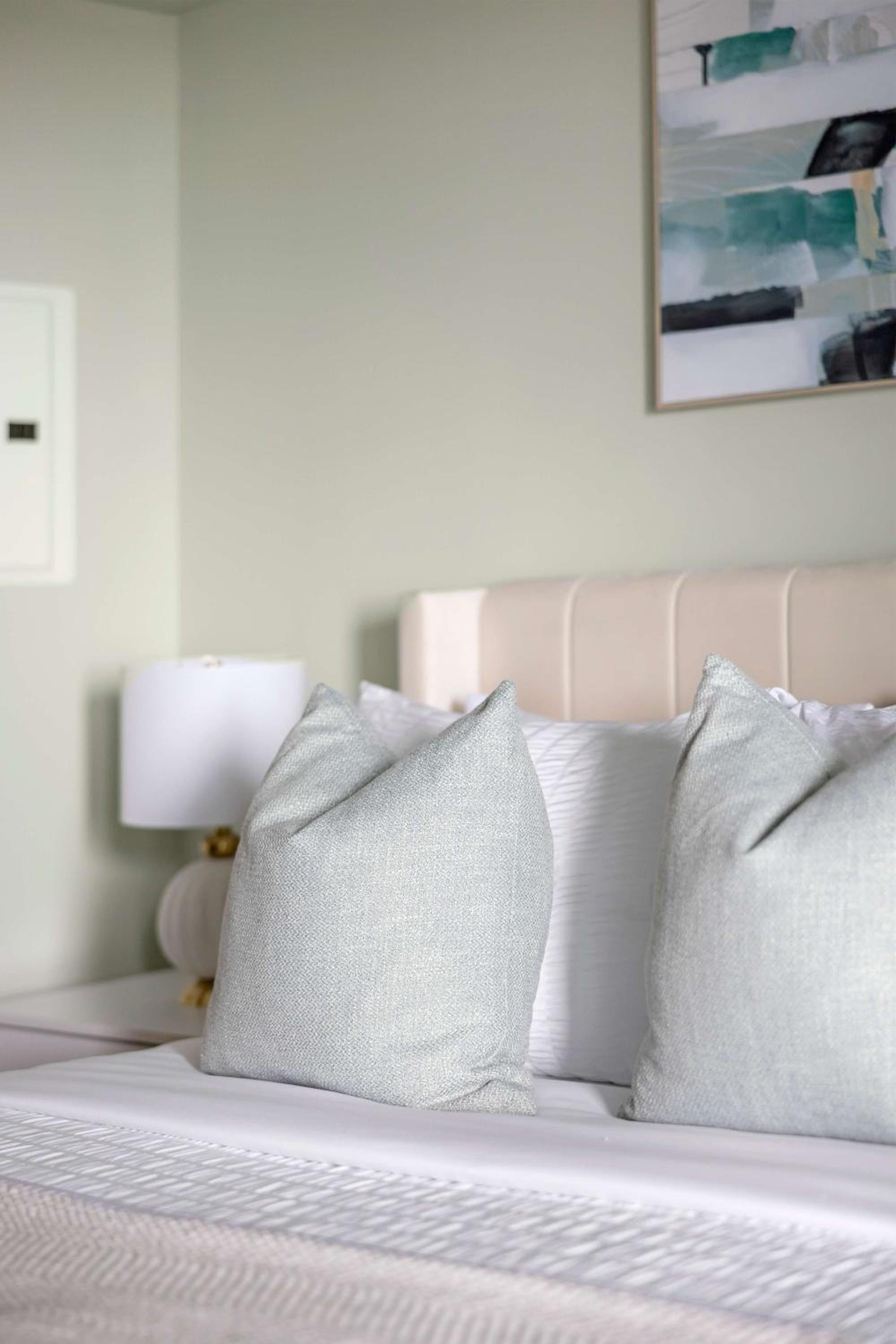 Trendy Studio by Torontos Waterfront