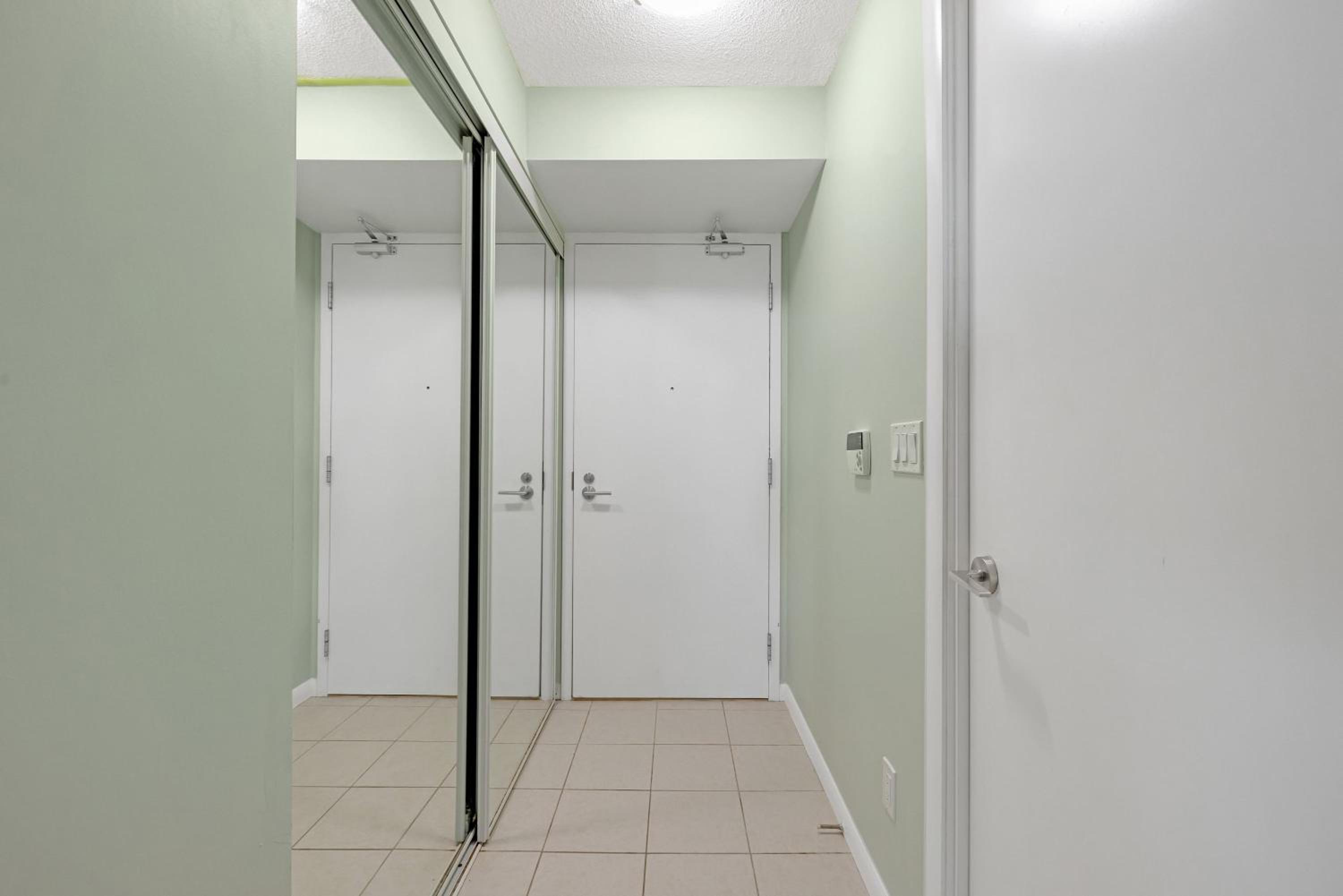 Trendy Studio by Torontos Waterfront