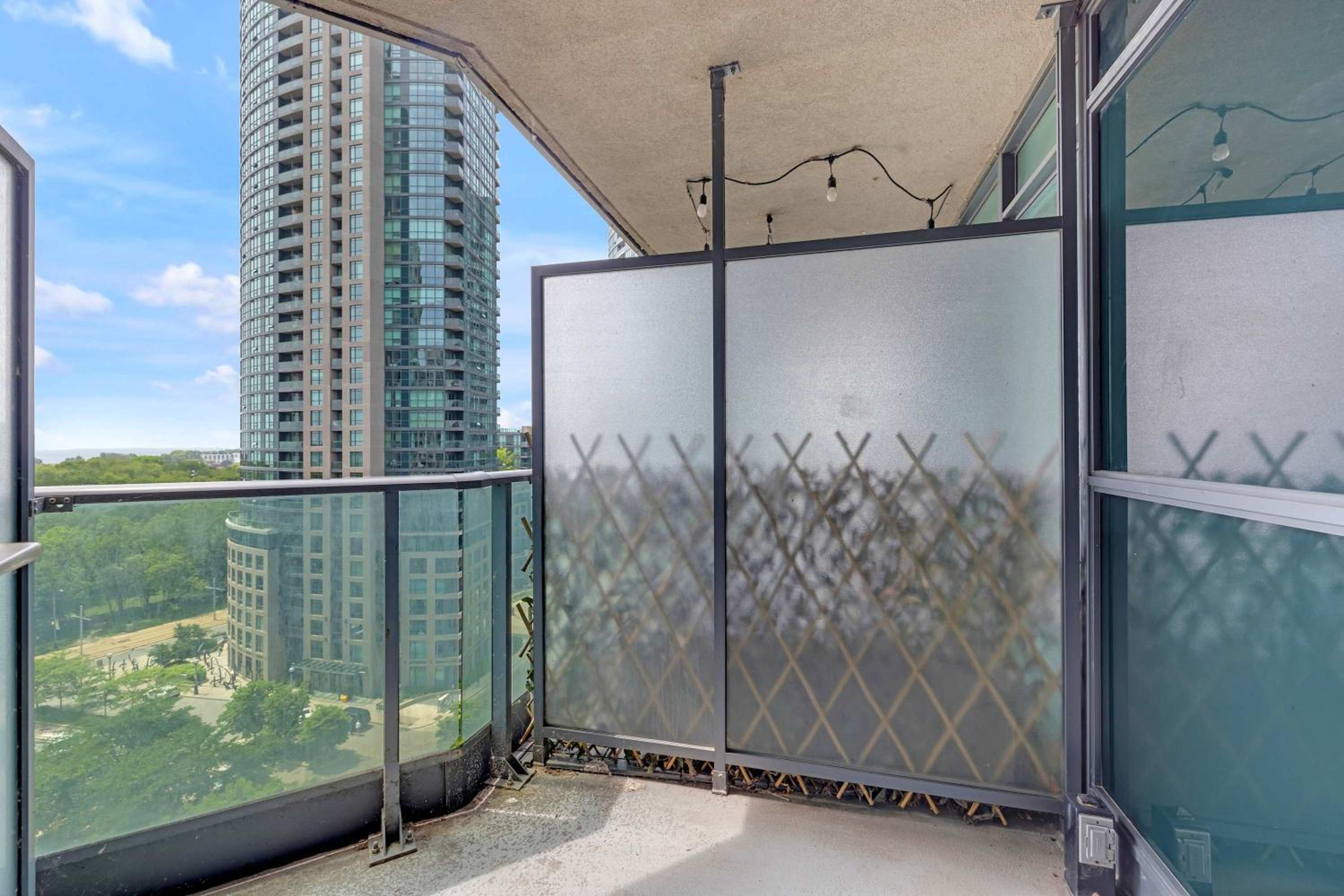 Trendy Studio by Torontos Waterfront