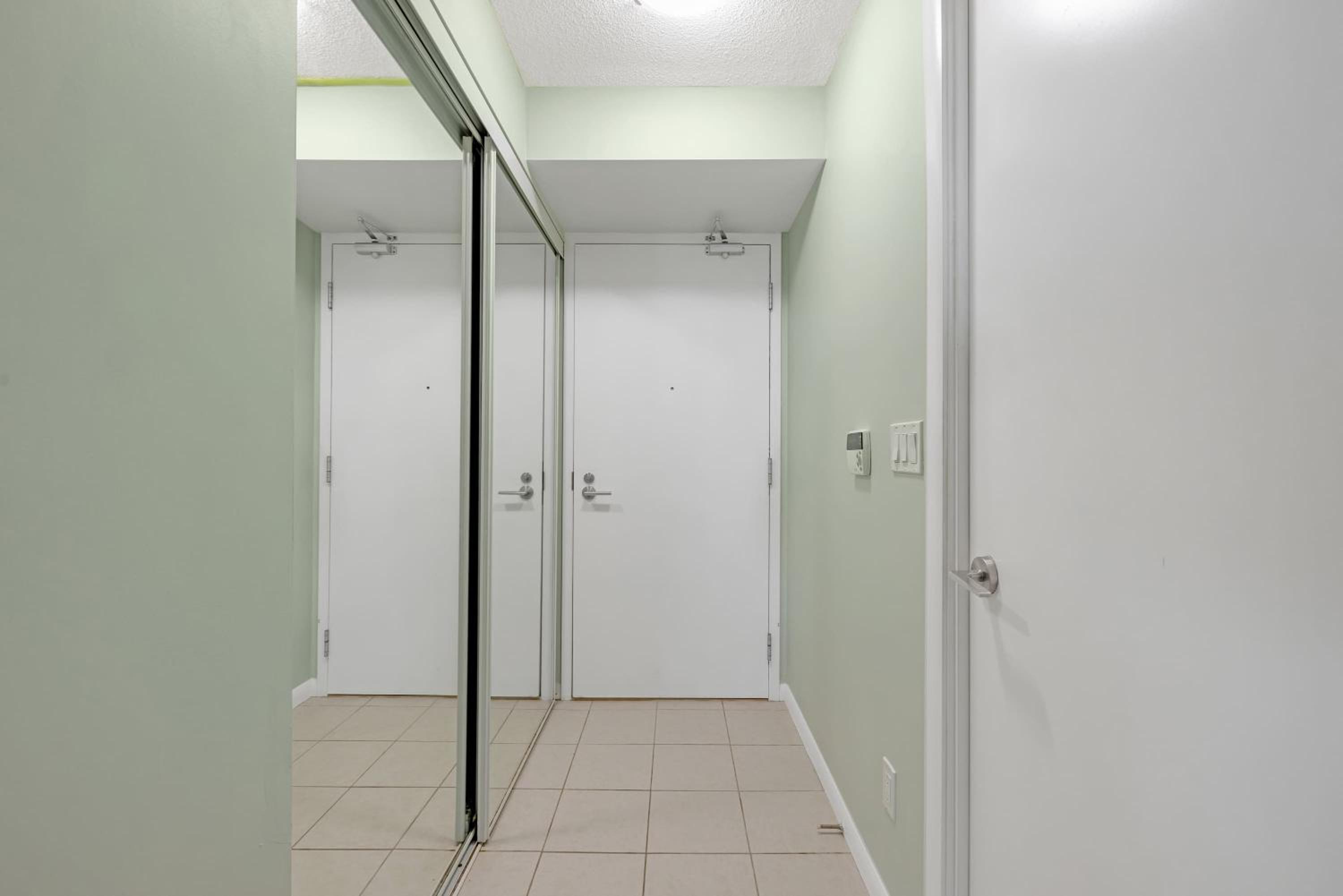 Trendy Studio by Torontos Waterfront