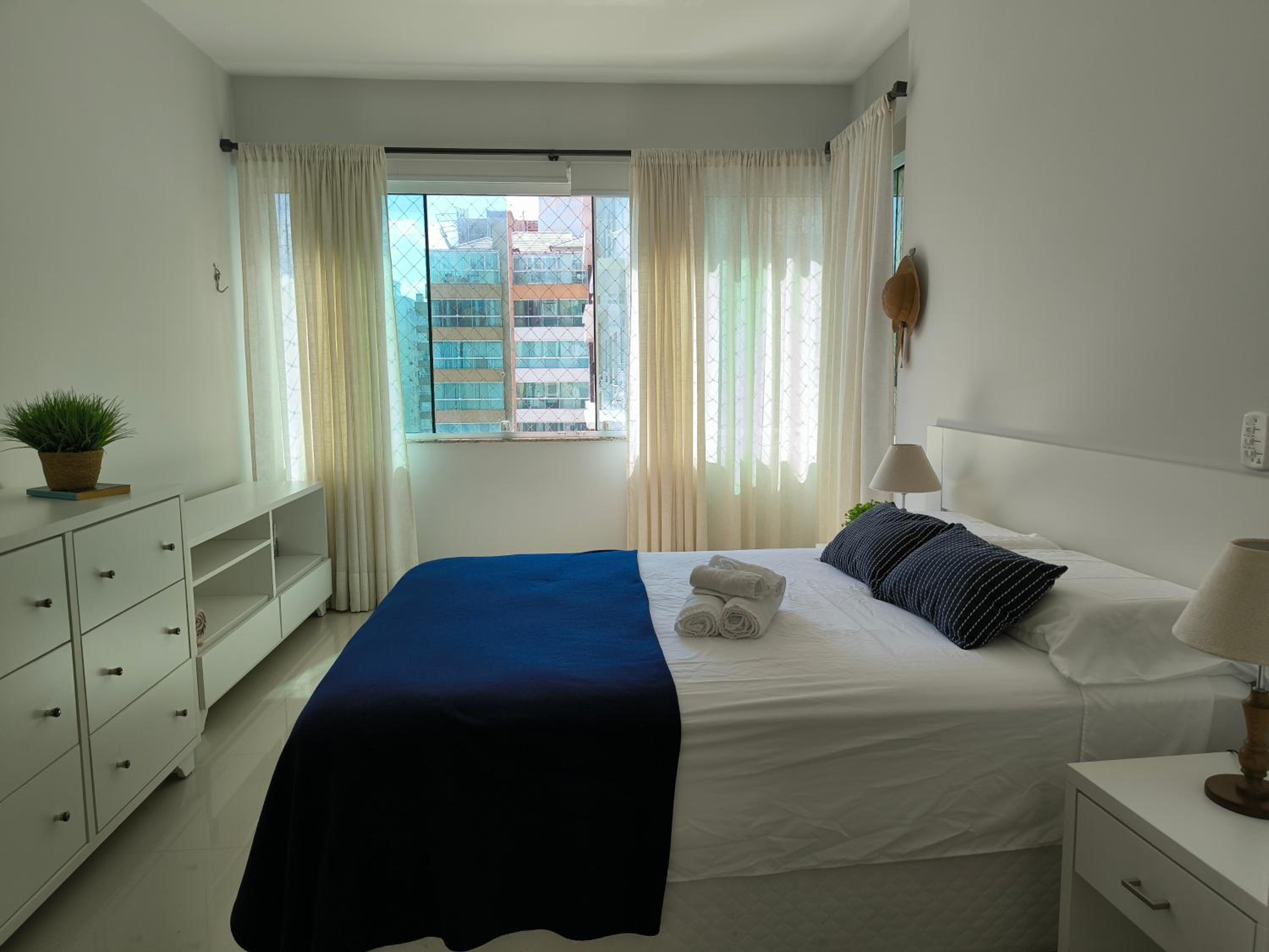 Apartamento uma quadra do mar, melhor localização