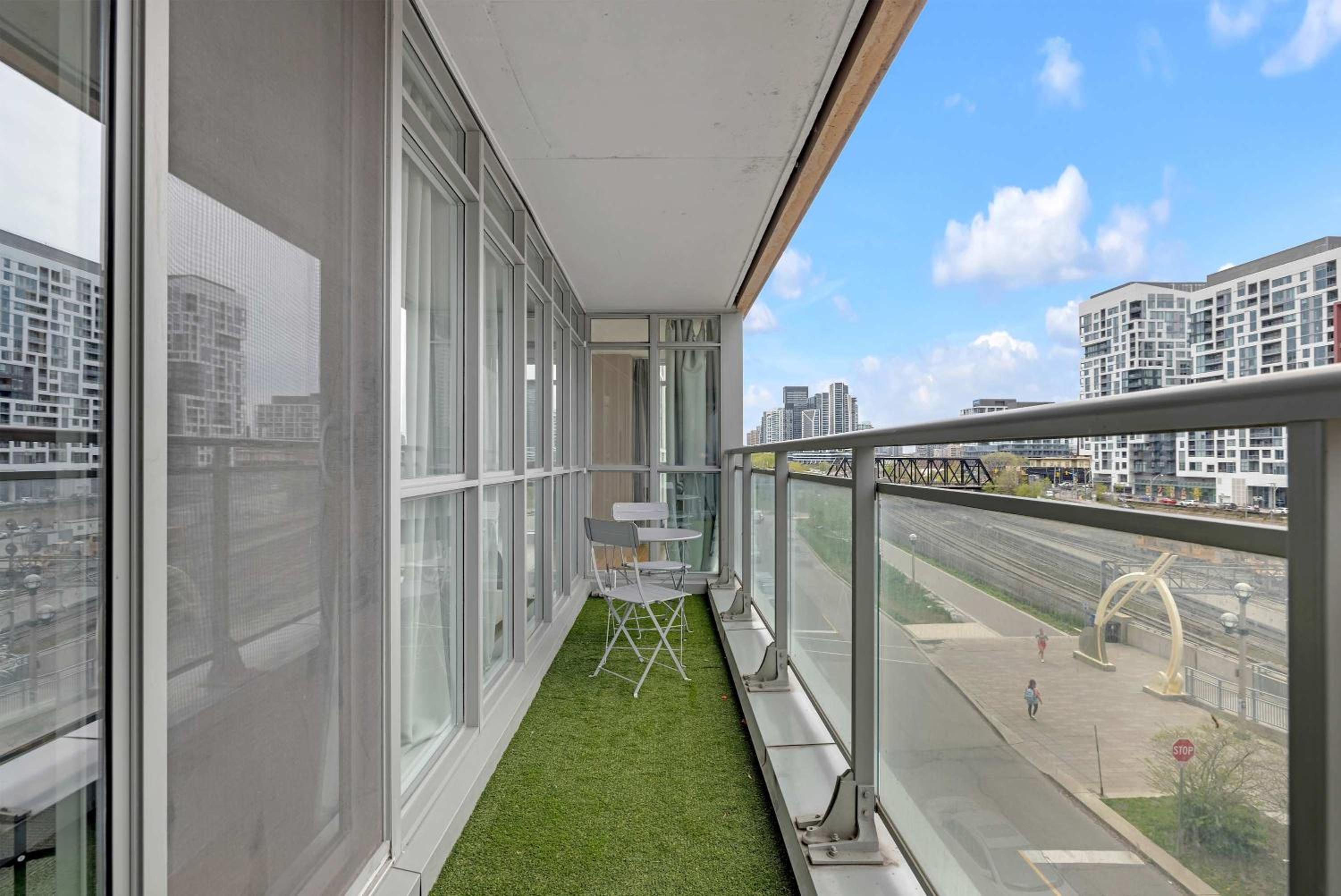 City Gem Near the Rogers Centre & Top Attractions