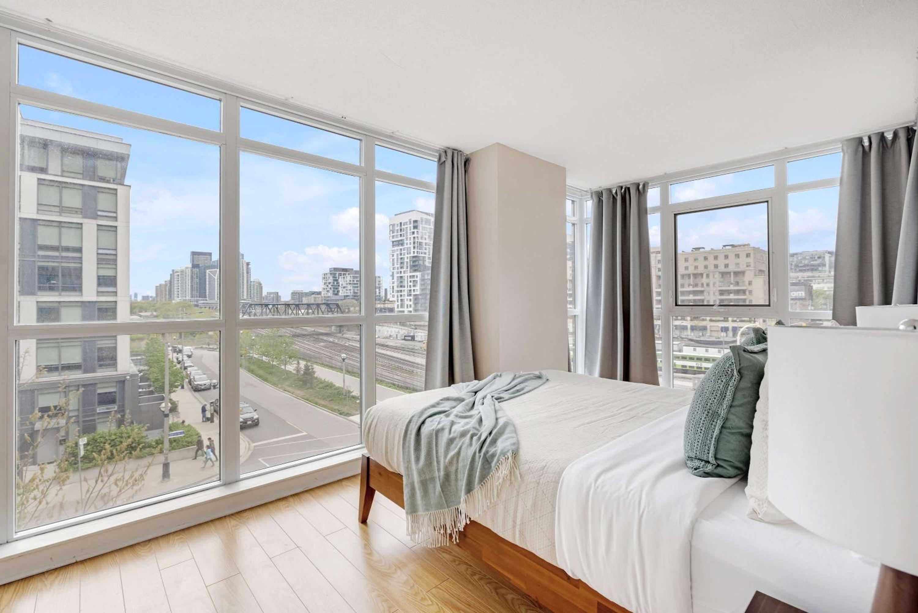 City Gem Near the Rogers Centre & Top Attractions