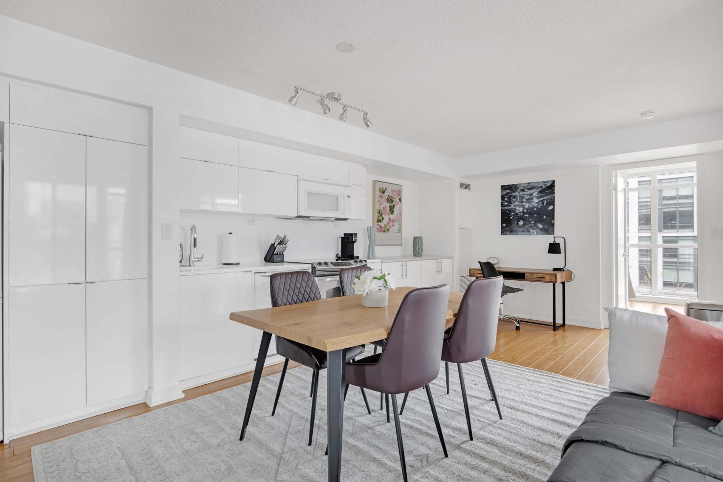 City Gem Near the Rogers Centre & Top Attractions