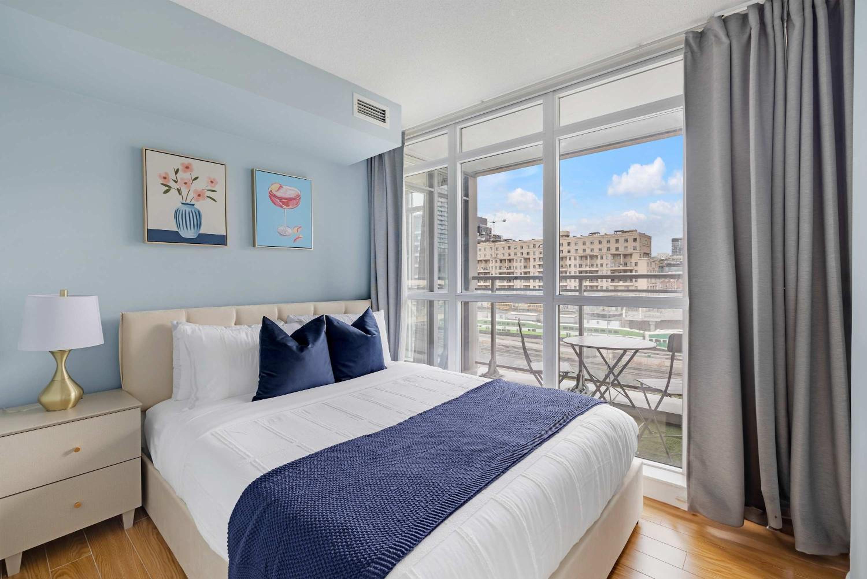 City Gem Near the Rogers Centre & Top Attractions