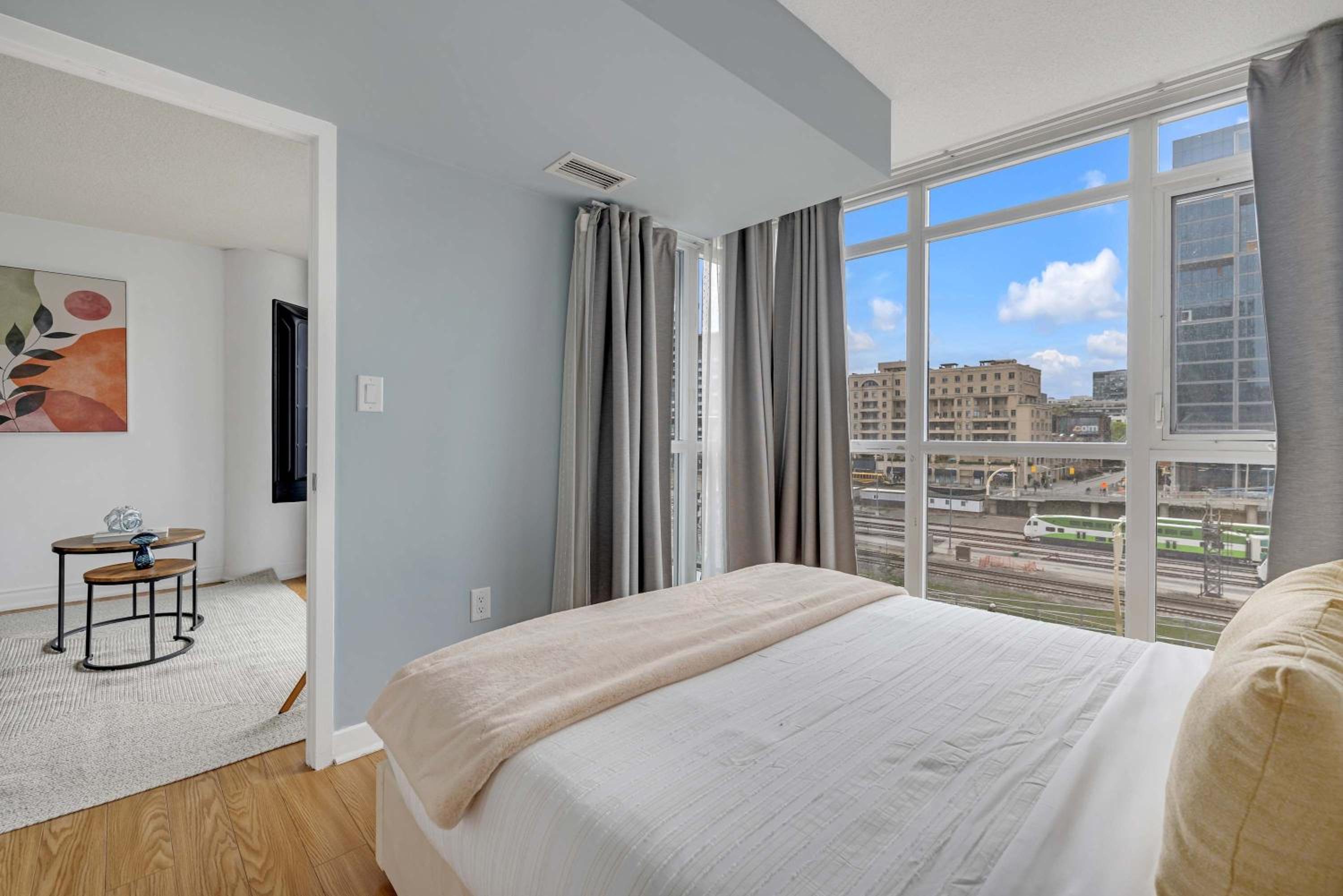City Gem Near the Rogers Centre & Top Attractions